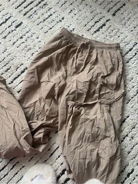 Abercrombie & Fitch Drawstring Joggers in Beige